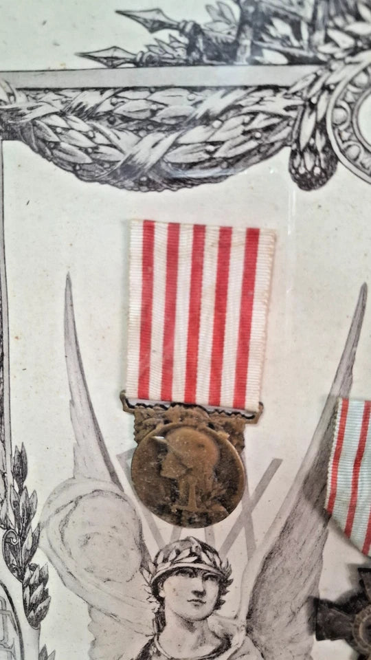 Cadre de René Leclerc du 8e Zouaves de Marche avec ses médailles